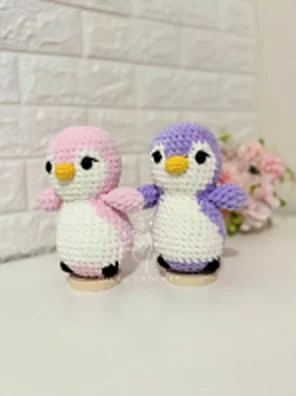 Pingüinos rosa y lila tejidos