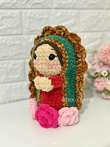 Virgen de Guadalupe tejida con rosas